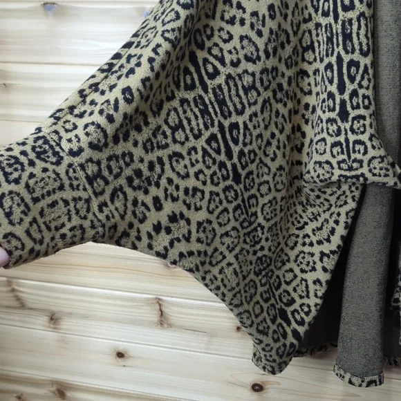Chico's Top Womens XL Leopard Print Tie Front Shawl Size 3 - Picture 3 of 6